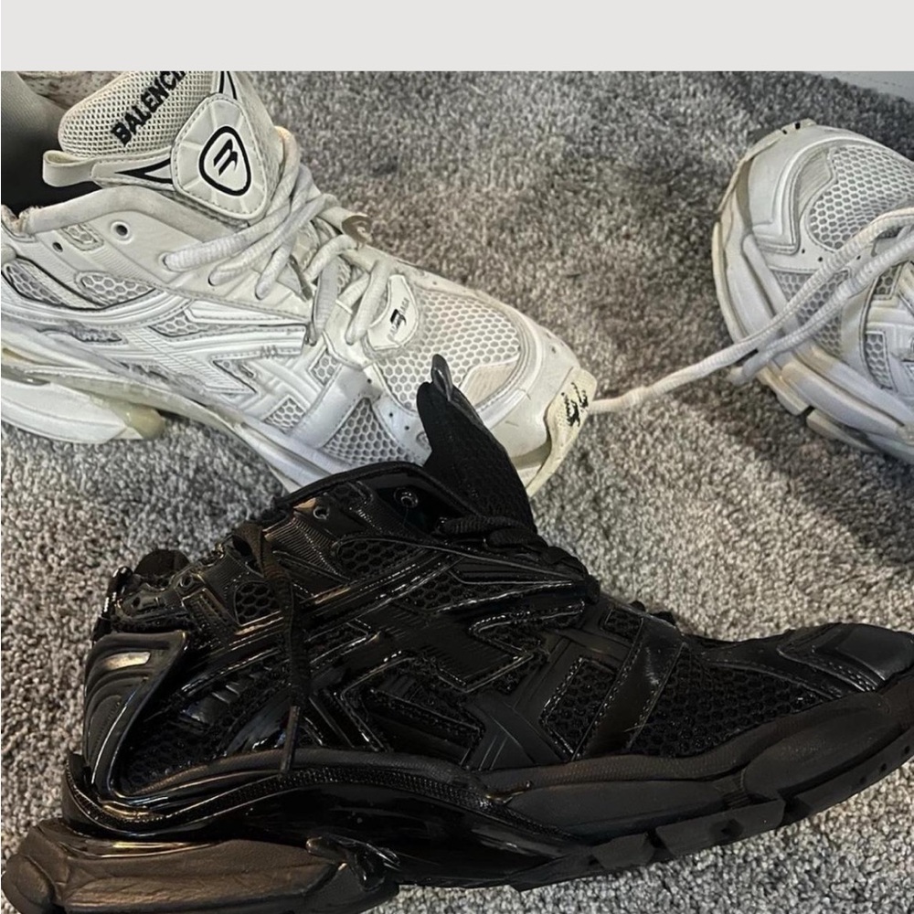 Black Balenciaga runners 
Used good condition 
Comes with box and bag - Picture 3 of 3